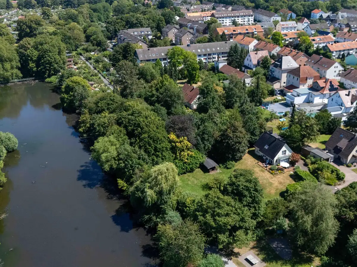 Reale Drohnenaufnahme · Lage und Umfeld