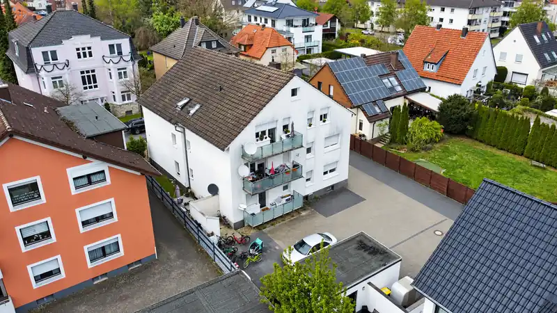 Luftaufnahme des verkauften Mehrfamilienhauses in Bad Lippspringe