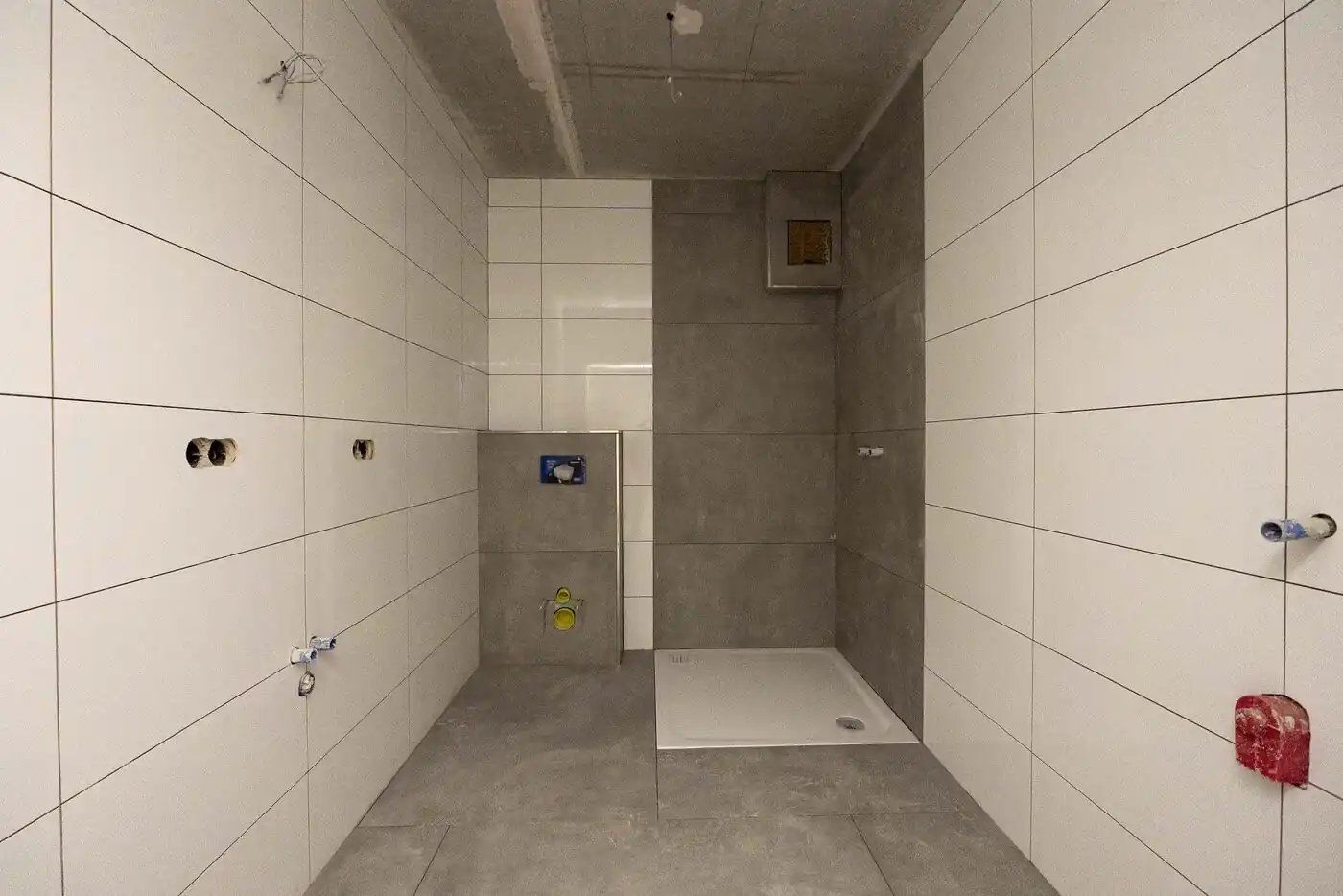 Badezimmer im vermieteten Neubauprojekt in Bielefeld-Heepen, realer Baustand